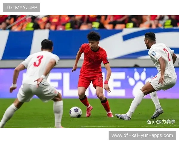 国足3-0大胜，前锋双响轰出状态